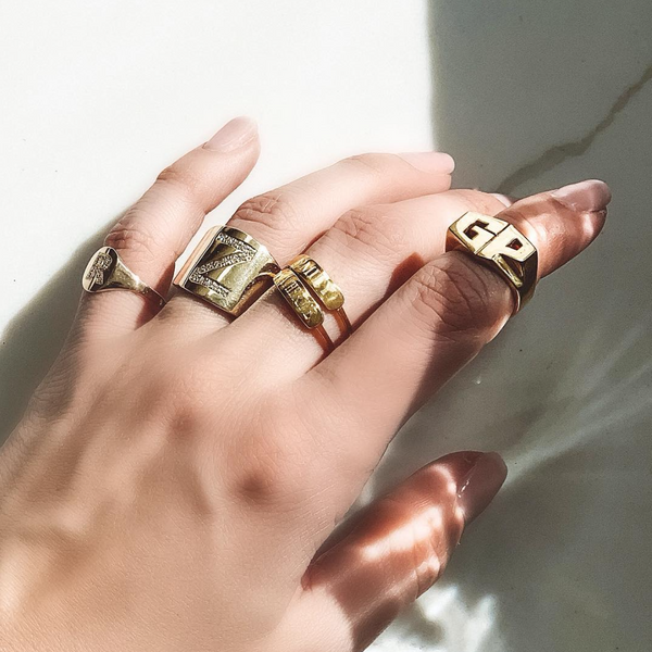 KENT INITIAL SIGNET RING