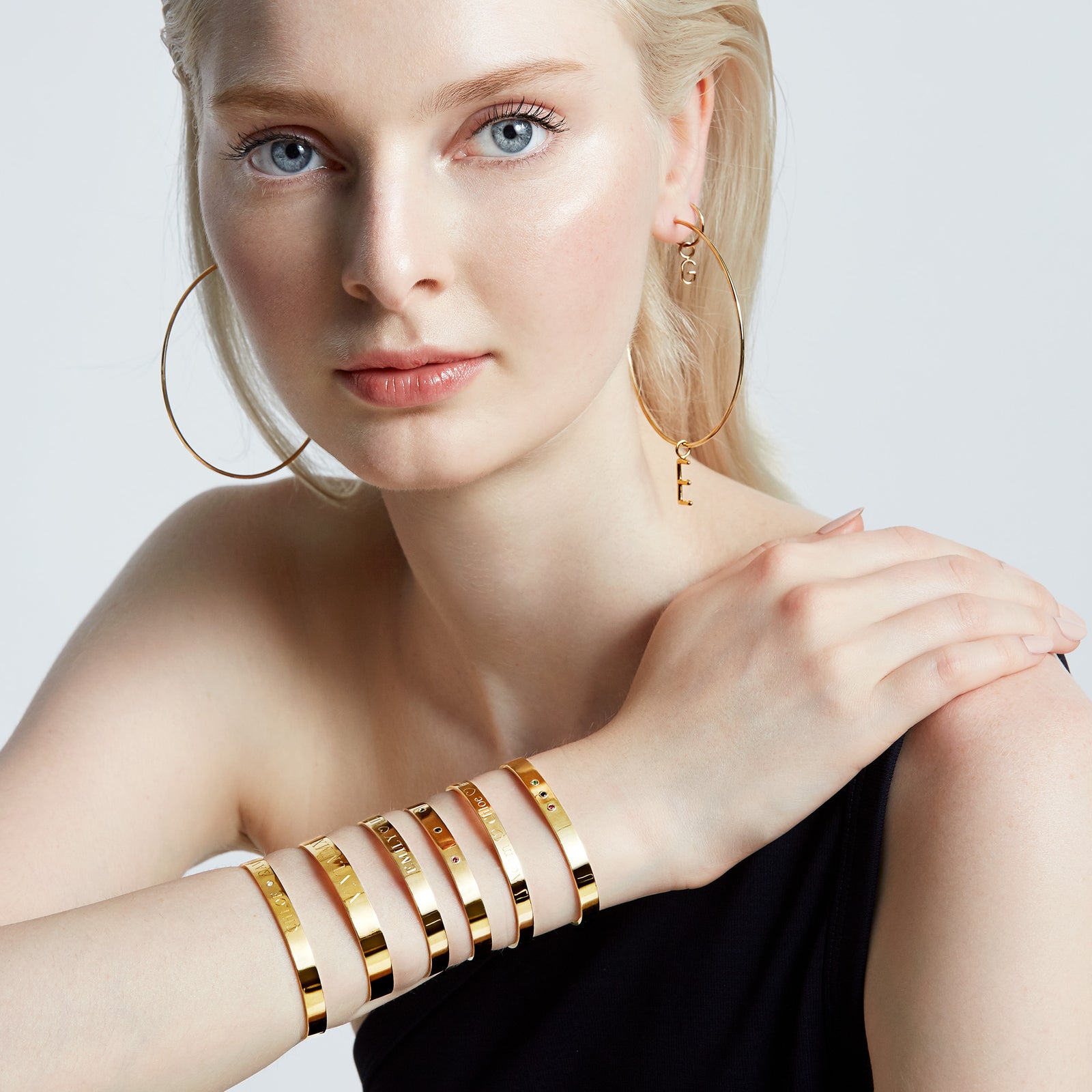 希少✨Chloe Ribbon Rhinestone Gold Bangle Modelimages__0018_SARAH_CHLOE_