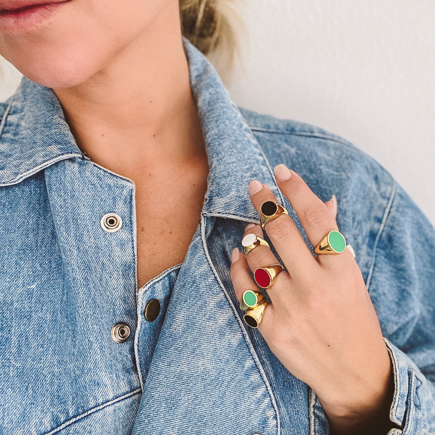 SARAH CHLOE IVY ENAMEL SIGNET RING-RED