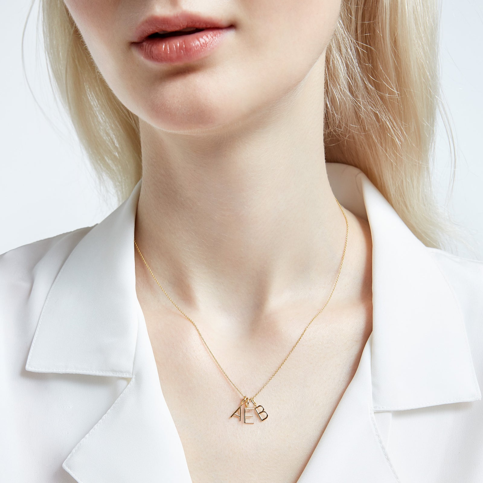 SARAH CHLOE AMELIA MINI INITIAL NECKLACE